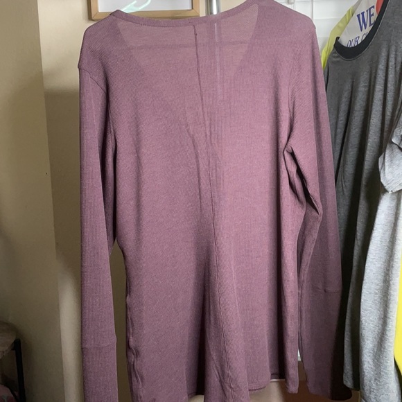 Henly v neck waffle like long sleeve - Picture 2 of 3